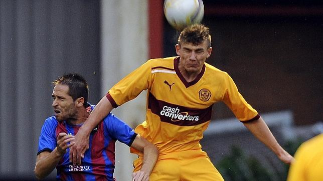 El Levante debuta a lo grande