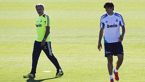 Mourinho deja a Kaká en Madrid