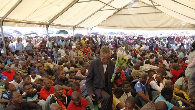 Sudáfrica recuerda a los mineros abatidos por la Policía la semana pasada