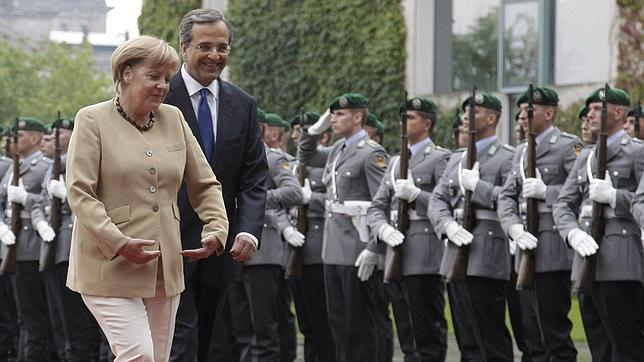 Merkel expresa su deseo de que Grecia siga dentro de la zona euro
