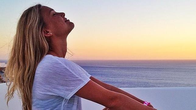 Bar Refaeli narra sus vacaciones en Twitter