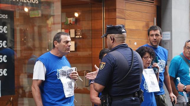 La Policía Nacional retira imágenes de Bolinaga en Pamplona