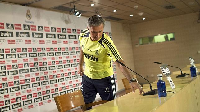 Mourinho: «Con Kaká habrá que tener tranquilidad hasta el 31 de agosto»
