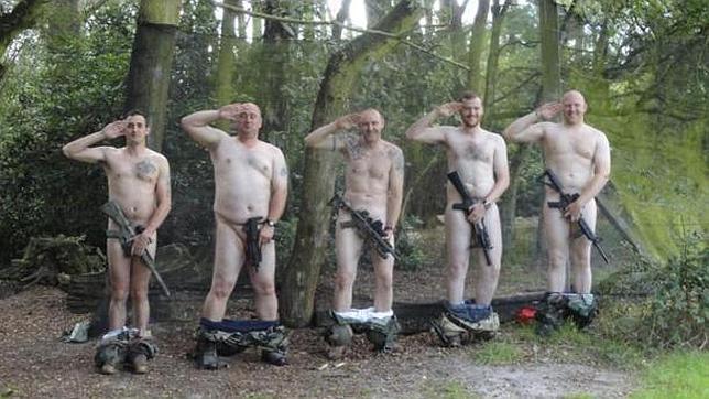 Los soldados ingleses apoyan al Príncipe Enrique en Facebook