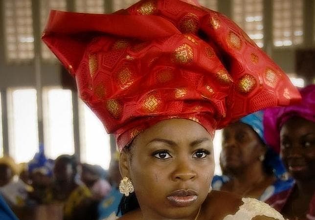 La Iglesia Católica en Nigeria prohíbe a las mujeres sus tradicionales  tocados