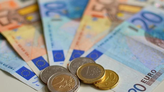 España mantiene un nivel de deuda pública inferior a la media europea en 2012, según el IEE