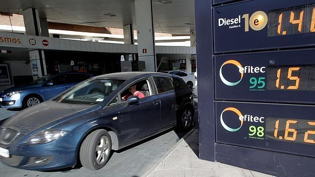 Operadores petrolíferos: «Con nuestro margen es imposible absorber la subida del IVA»