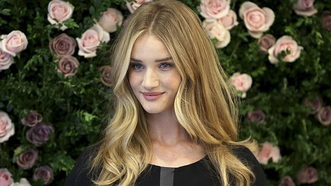 La modelo Rosie Huntington diseña lencería para Mark &amp;amp; Spencer