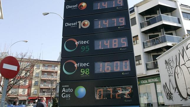 El consumo de carburantes de automoción cae más de un 5,6% hasta julio