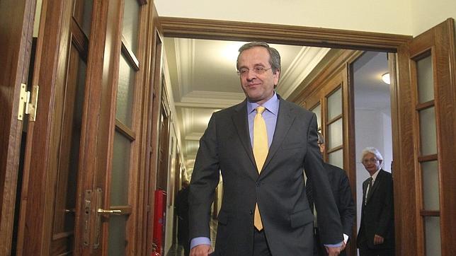 Grecia también se enfrenta a un mes crucial antes de aprobar los recortes