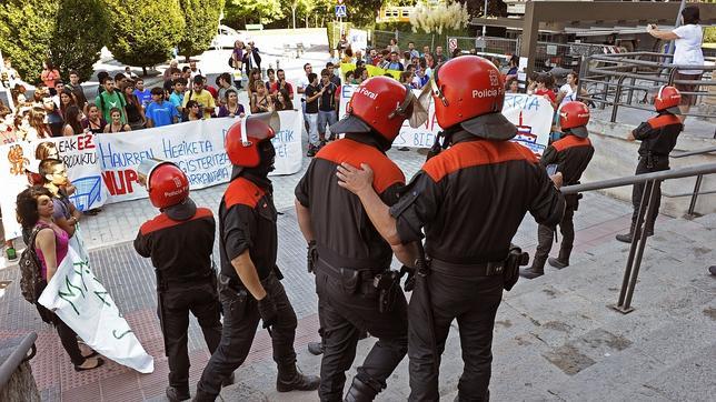 Una vicerrectora de la Universidad Pública de Navarra justifica los incidentes provocados por los radicales