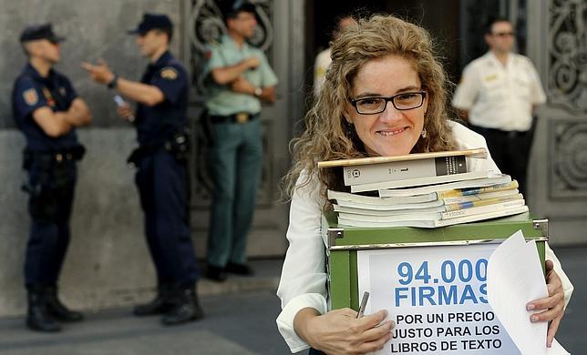 «La clave contra el gasto que suponen los libros de texto es la reutilización»