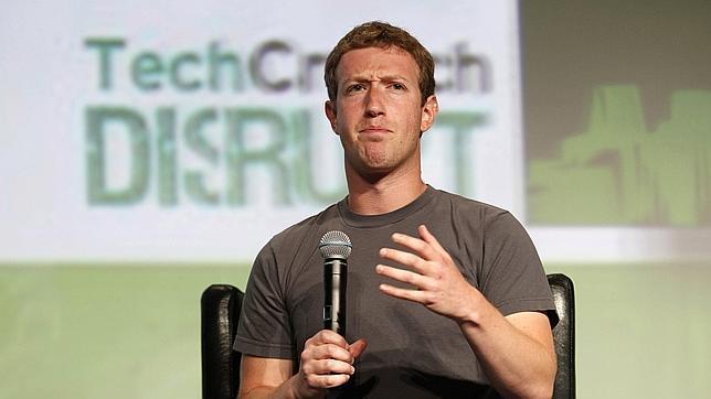 Zuckerberg admite que la bajada de Facebook en bolsa ha sido «decepcionante»