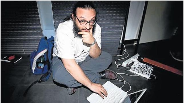 Un «hacker» cuelga su tumor en internet para recibir ayuda