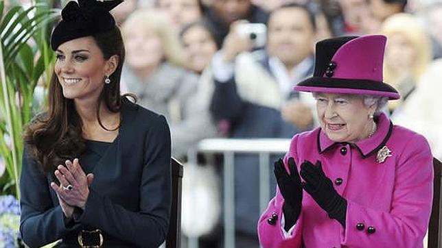 El topless de Catalina de Cambridge, el primer descuido de la nieta perfecta