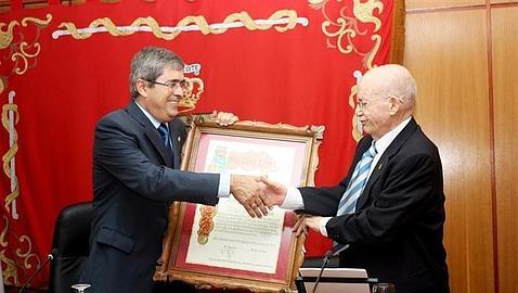 Araña del Toro ya es Hijo Predilecto de la Villa de San Bartolomé de Tirajana