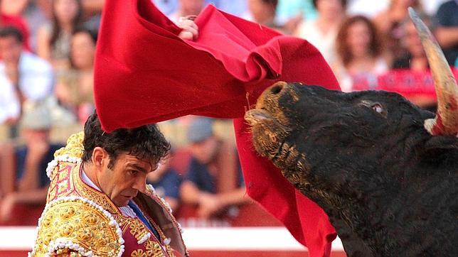 José Tomás indulta un toro y corta once orejas y un rabo en Nimes