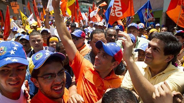 Capriles desafía a Chávez a un debate previo a las elecciones