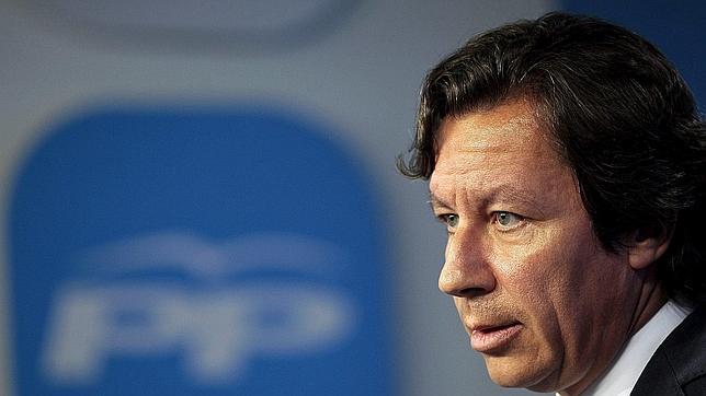 Carlos Floriano: «CiU ya no puede jugar más, no puede estar &quot;a la puta y a la Ramoneta&quot;»