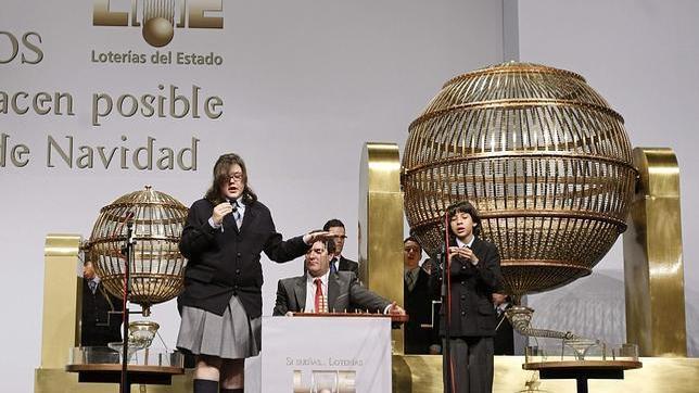 La fecha de la dimisión de Aguirre, nuevo  «talismán» para la Lotería de Navidad