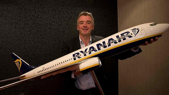 O'Leary invita a Ana Pastor a Dublín para que inspeccione Ryanair