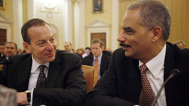 El secretario de Justicia de EE.UU. Eric Holder, exculpado del envío de armas a México