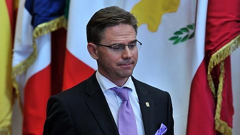 El gobernador del Banco de Finlandia ve «inaceptable» que las dudas sobre el euro influyan en las rentabilidades de la deuda