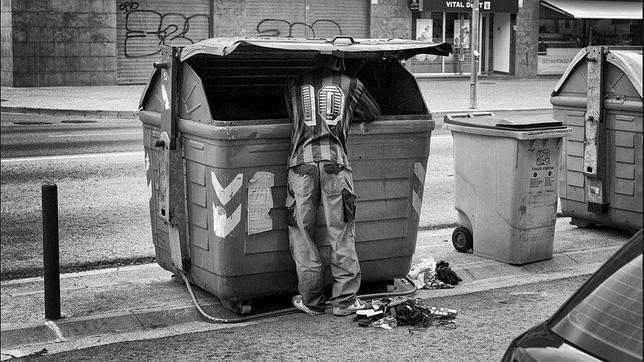 «The New York Times» retrata la «austeridad y el hambre» en España