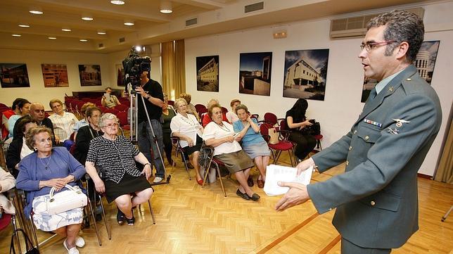 Los timos aumentan el miedo y la dependencia de los ancianos