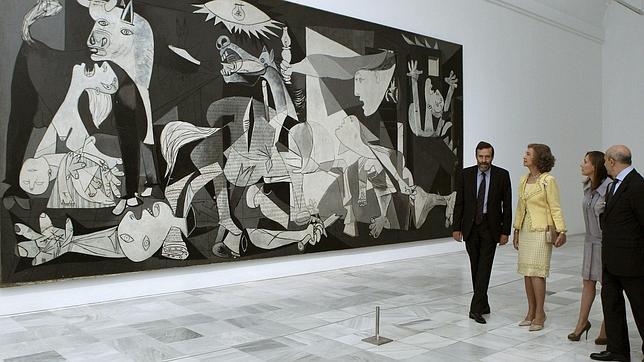 Doña Sofía inaugura la exposición «Encuentros con los años 30» en el MNCARS