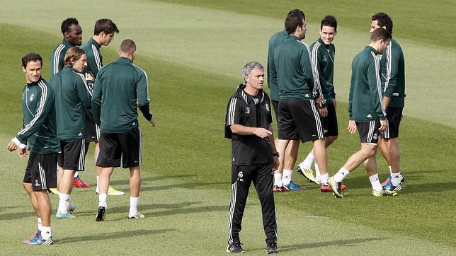 Mourinho conjura a toda la plantilla