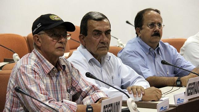 Colombia levanta las órdenes de arresto a los negociadores de las FARC para iniciar el diálogo