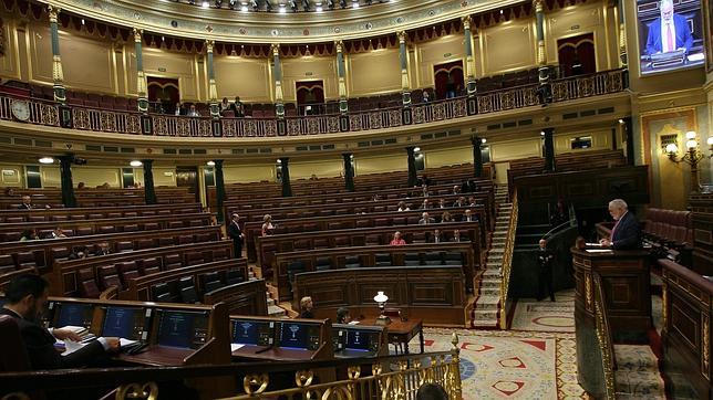 PP y PSOE, dispuestos a debatir cambios para combatir la desafección política