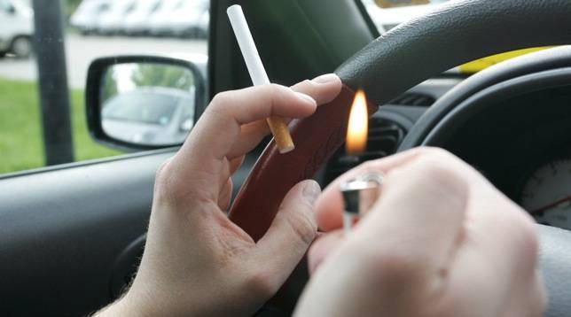 Los tóxicos del tabaco se acumulan en los coches incluso con la ventana abierta