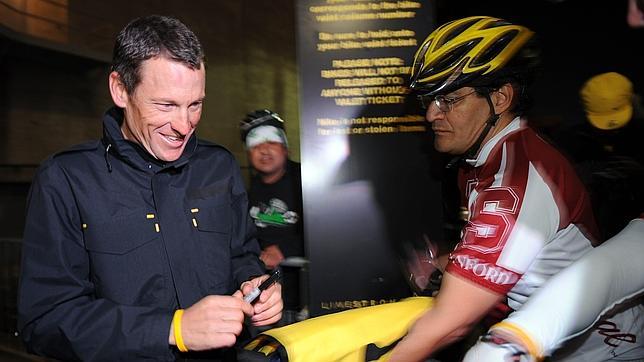 Nike rompe su contrato con Lance Armstrong