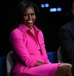 Michelle Obama y Ann Romney tiñen de fucsia el debate electoral de sus esposos