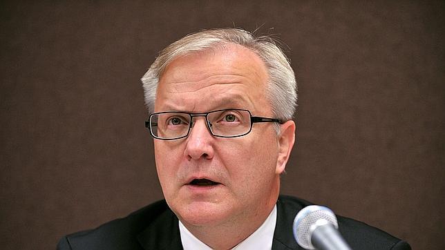 Rehn asegura que España ya considera la opción de solicitar la ayuda europea