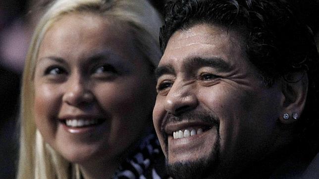 La exmujer de Maradona se desmarca de la posible separación del astro