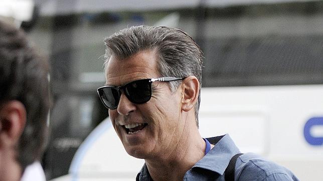 Pierce Brosnan aparece en público con un ojo morado