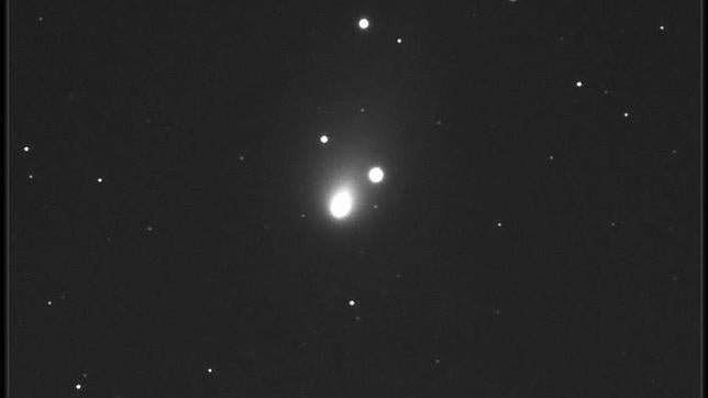 Dos cometas se cruzan esta noche en el cielo