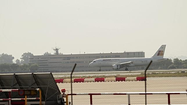 Las aerolíneas calculan que los billetes subirán un 6% por el alza de las tasas