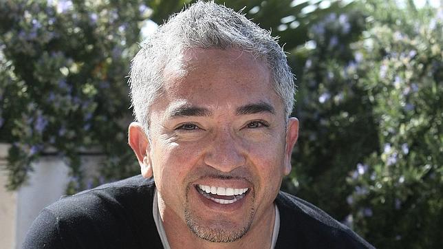 César Millán, acusado de maltrato en la tv británica
