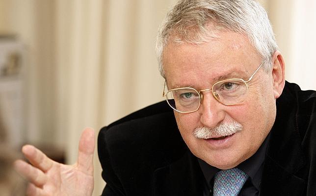 Joaquín Leguina: «No creo en los milagros; debe seguir Rubalcaba»