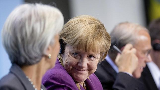 Merkel reúne a los grandes organismos económicos para exigir más esfuerzo en los ajustes