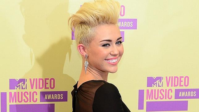 Miley Cyrus prepara tres ceremonias para su boda con Liam Hemsworth