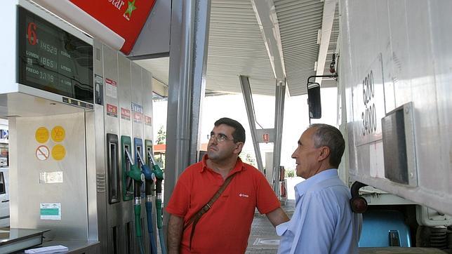 El consumo de carburantes se desploma un 13,6% en septiembre por el alza del IVA