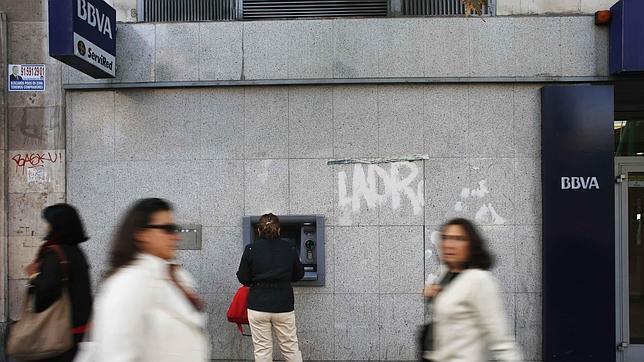 BBVA gana un 47,3% menos tras provisionar 2.869 millones por la reforma financiera