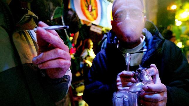 Amsterdam asegura que los «coffeeshops» seguirán vendiendo cannabis a los turistas