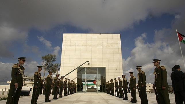 Un equipo francés exhumará los restos de Arafat para determinar si fue envenenado