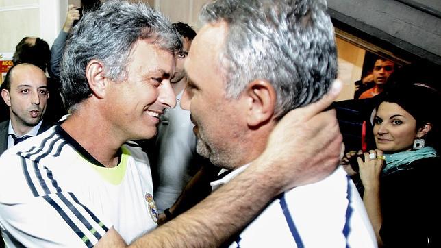 Stoichkov: «Admiro muchísimo a Mourinho, pero entrena al Real Madrid y tengo que odiarle»